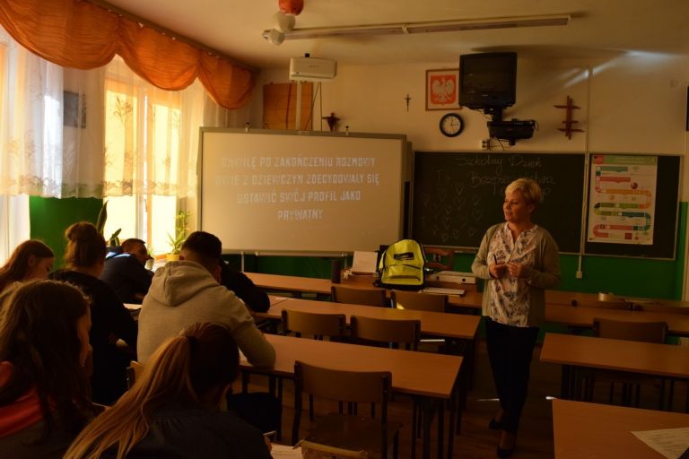 Szkolny Dzień Bezpieczeństwa Cyfrowego w II Społecznym Liceum Ogólnokształcącym w Ostrołęce